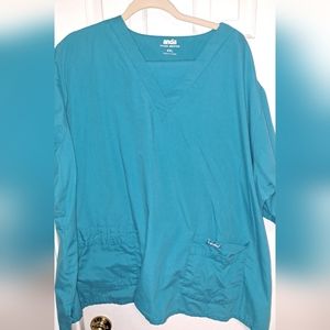 Landau Woman's Plus size Scrub set. 4xl top with 3xl pants